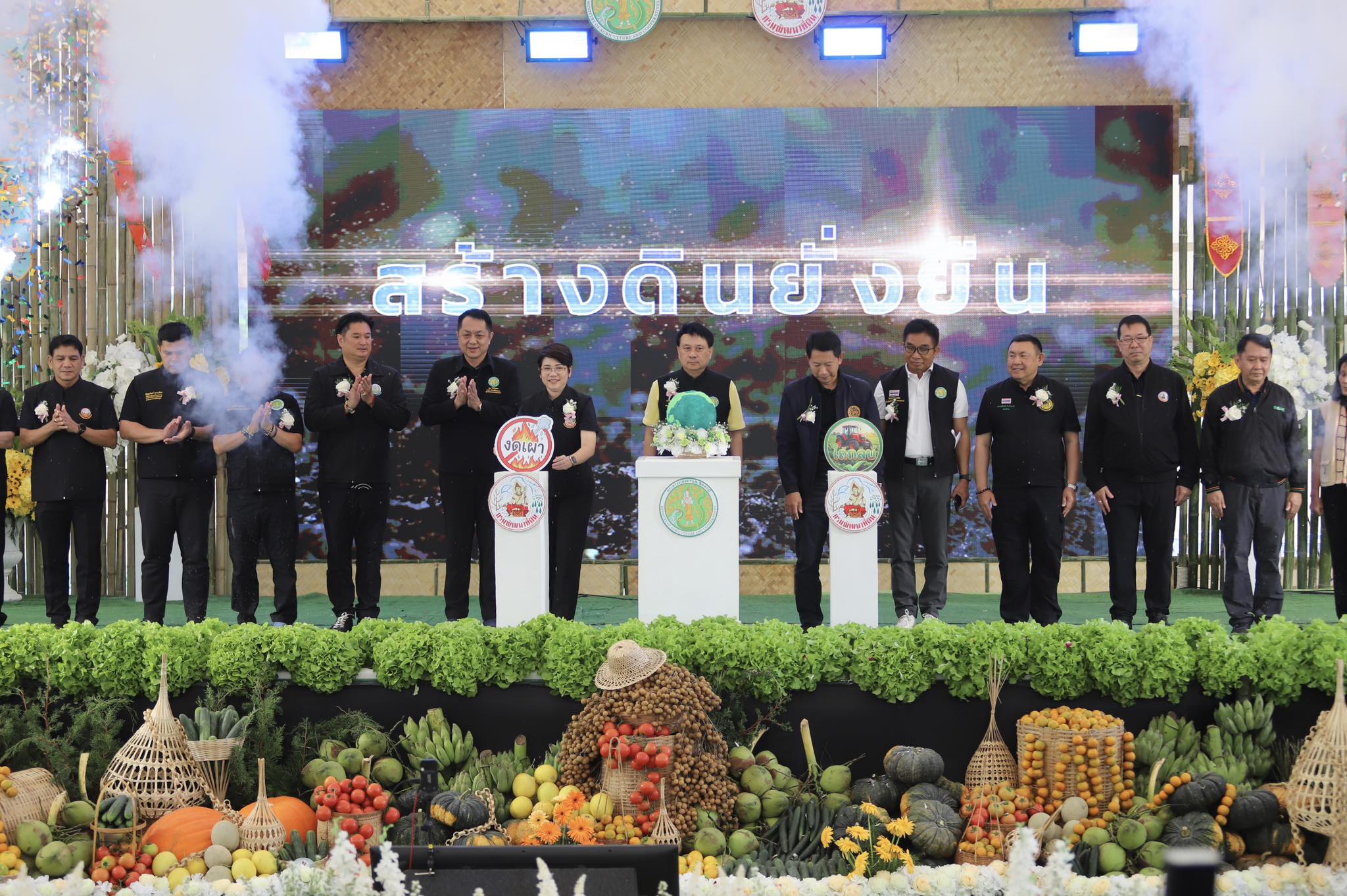 title - เลขาฯ ส.ป.ก. ร่วมงาน “ไถกลบ ตอซัง สร้างดินยั่งยืน ฟื้นสิ่งแวดล้อม”